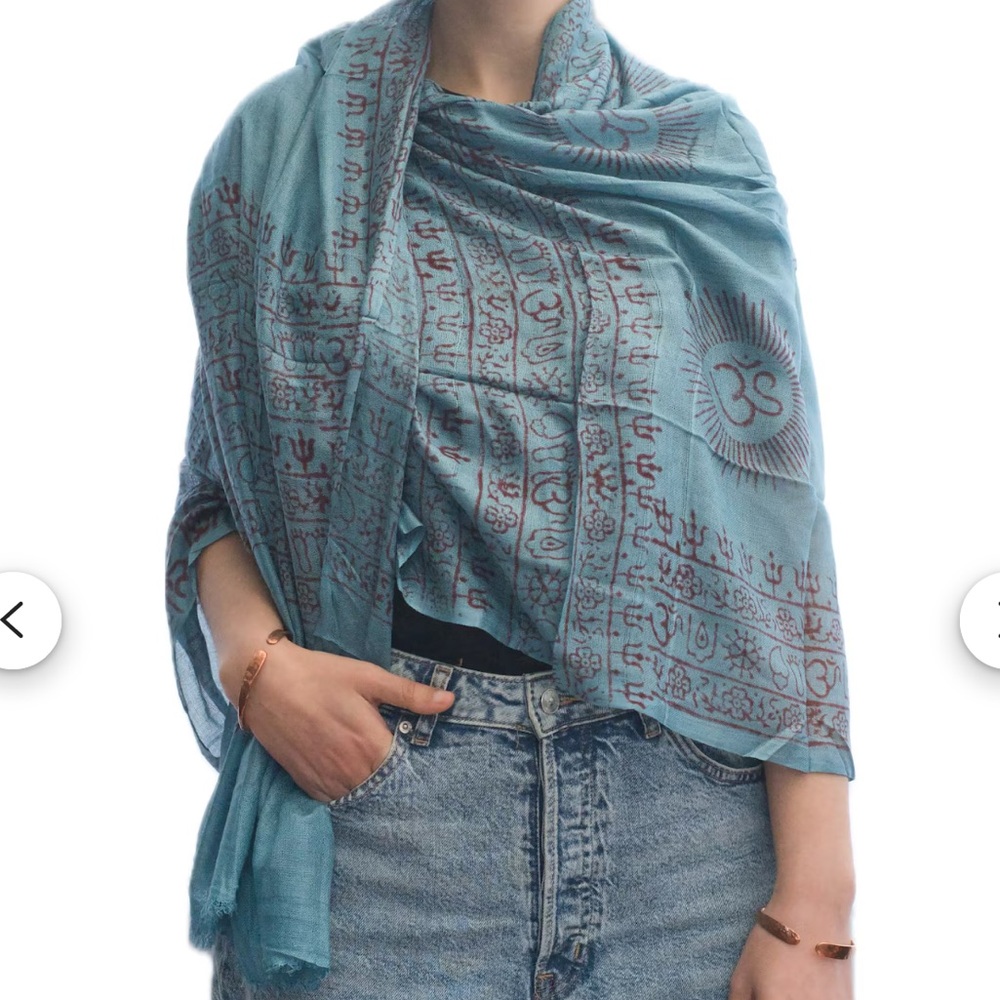Elegant Blue Patterned Scarf
